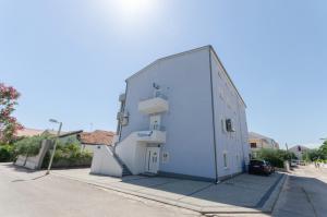 a large white building on the side of a street at Zimmer Katarina in Vodice