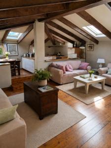 a living room with two couches and a table at Garden Loft by Veneto Villa in Albignasego +16 photos