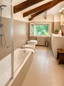 a bathroom with a tub and a toilet and a sink at Garden Loft by Veneto Villa in Albignasego