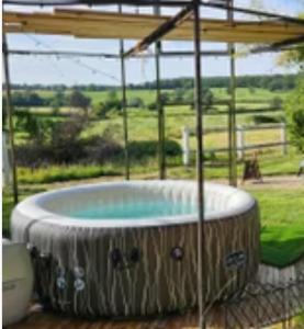a large hot tub in a backyard with a view at Lodge18 in Châteaumeillant