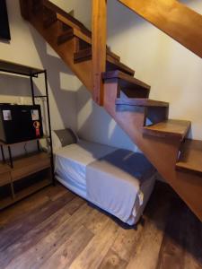 a small bedroom with a bunk bed and stairs at Pousada Ágape in Chapada dos Guimarães