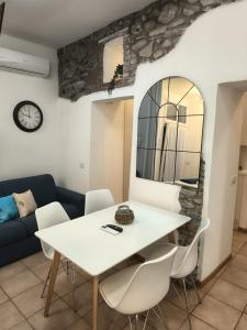 a living room with a white table and chairs at Manarola Sunset House in Manarola