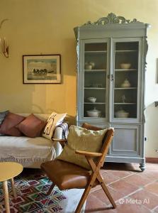 a living room with a couch and a china cabinet at Casa Amiata in Sarteano
