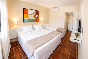 Katil atau katil-katil dalam bilik di Orange Praia Hotel