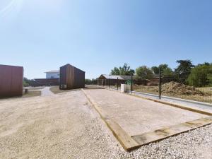 a dirt road with a fence and a building at KOARI - Studio Clim, Piscine in Auch