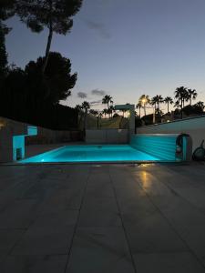 a swimming pool lit up at night at Villa Capitan in Orihuela Costa