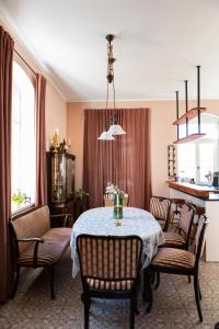 a dining room with a table and some chairs at Villa Weißbach - Haus Hilda in Flöha