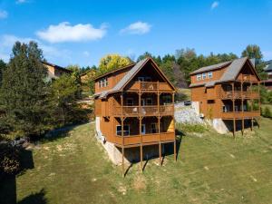 an aerial view of a large wooden house at Rustic Mountain Retreat by Ghosal Luxury Lodging in Pigeon Forge