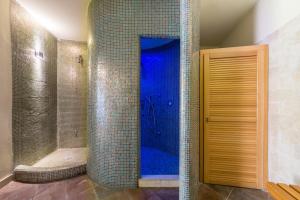 Ένα μπάνιο στο Valtur Baia del Gusmay Beach Resort