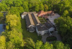 an overhead view of a large house with trees at Hotel Heemskerk in Heemskerk
