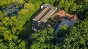 an aerial view of a house in the middle of a forest at Hotel Heemskerk in Heemskerk