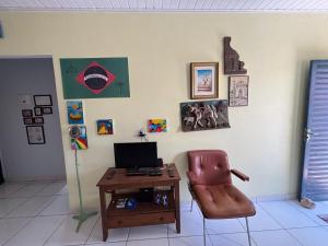 a room with a desk and a chair and a computer at Casa da Santa Marta in Goiás