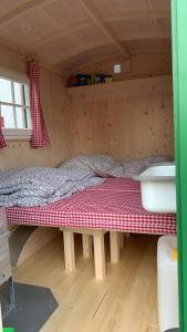 a bed in the inside of a tiny house at Adler Stetten ob Lontal in Niederstotzingen