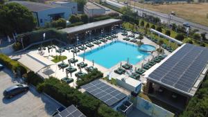Piscina a Perinthos Hotel o a prop