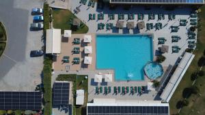 Piscina a Perinthos Hotel o a prop