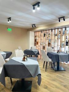 a restaurant with tables and chairs in a room at Alen Mak in Govedartsi