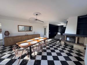 a kitchen with a table and a checkered floor at Maison rénovée Montélimar in Montélimar