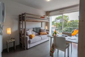 a living room with a bunk bed and a desk and a couch at Plage Centrale in Soorts-Hossegor