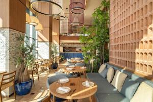 a restaurant with tables and chairs and plants at Port Benidorm Hotel & Spa 4* Sup in Benidorm +141 photos