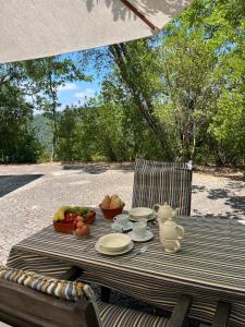 a picnic table with a plate of food on it at Quinta dos Lagares in Espadanal