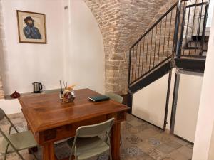 a table and chairs in a room with a staircase at Appartamento San Giorgio in Bitonto