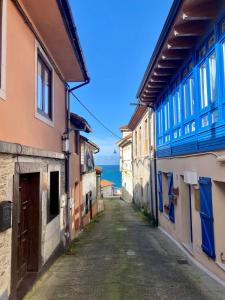 an alley with buildings and the ocean in the background at R2R - Casa Gatu - 307A in Cudillero