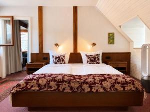 a bedroom with a large bed in a room at Galerie Riesling in Trittenheim +18 photos