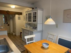 a kitchen with a table and a dining room at Ferienwohnung Am Mittelburgwall in Friedrichstadt