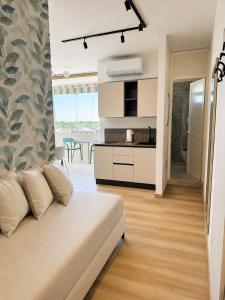 a living room with a couch and a kitchen at Residenza Sant'Antonio - Sottomarina in Sottomarina