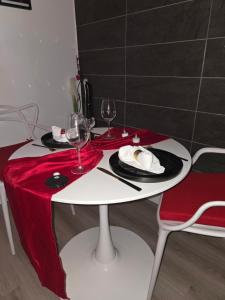 a table with two glasses and a plate of food on it at Love Room Owfeah in Pointe-à-Pitre
