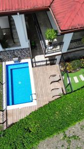 an aerial view of a house with a swimming pool at La Casona in Fortuna