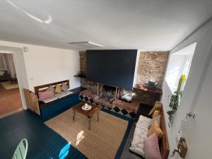an overhead view of a living room with a fireplace at Casa con encanto en Darnius in Darnius