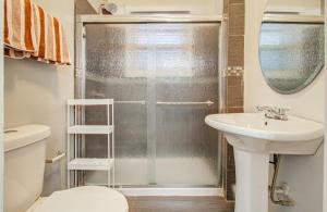 a bathroom with a shower and a toilet and a sink at Cute Downtown Stay near Toyota Center & Midtown in Houston +15 photos