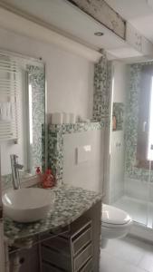 a bathroom with a sink and a shower and a toilet at San Giorgio degli Schiavoni in Venice