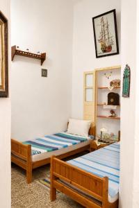 a room with two beds and a shelf at El Hamra Maison Traditionnelle in Mahdia