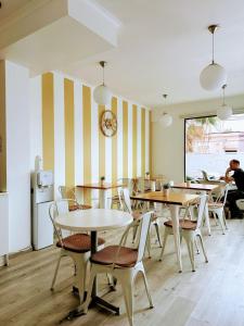 a restaurant with tables and chairs and a clock on the wall at Hotel Terra Iquique in Iquique