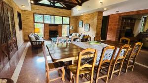 a dining room with a wooden table and chairs at Fina residencia con chimenea en Lambaré in Asunción