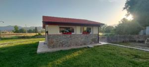 a small house with a stone wall at Casa vacanza Marco in Vagliano