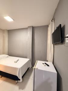 Uma TV ou centro de entretenimento em Sky Hotel Ltda