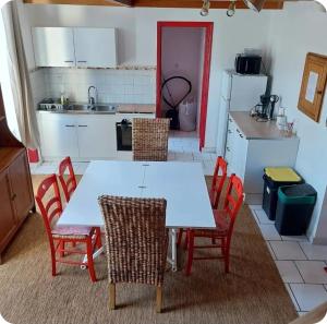 a kitchen with a table and chairs in a room at Le Duplex Bordeaux in Saint-Jean-dʼAngély +3 photos