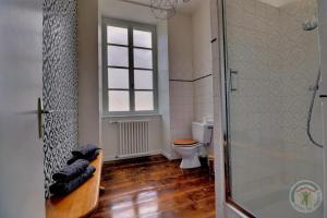 a bathroom with a shower and a toilet and a window at O Jardin Sakura Chambres et table d'hotes sur la route du Mont Saint-Michel in Val Couesnon