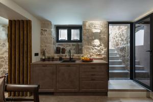 Naktsmītnes Kosmitis Suites Athens Atēnās fotogalerijas attēls +45 fotogrāfijas