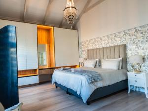 a bedroom with a large bed and a mirror at Luxe Pearl in Paternoster