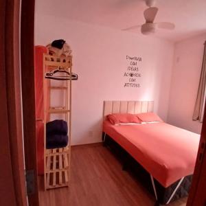 a bedroom with a bunk bed and a ladder at Apartamento Aconchegante! in Uberaba