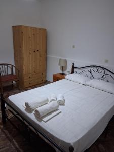 a bedroom with a bed with towels on it at Porto Beach Apartment in Makry Gialos