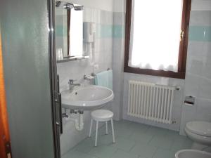 Koupelna v ubytování Albergo Breglia