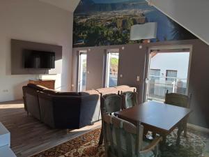 a living room with a table and a couch at Smartliving 85 in Aßlar
