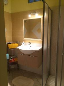 A bathroom at B&B Is Janas E5391