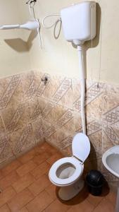 a bathroom with a toilet and a sink at Casa in Barretos