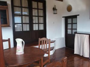 a dining room with a table and a vase on it at Casa Rural "La Molina" in Máguez